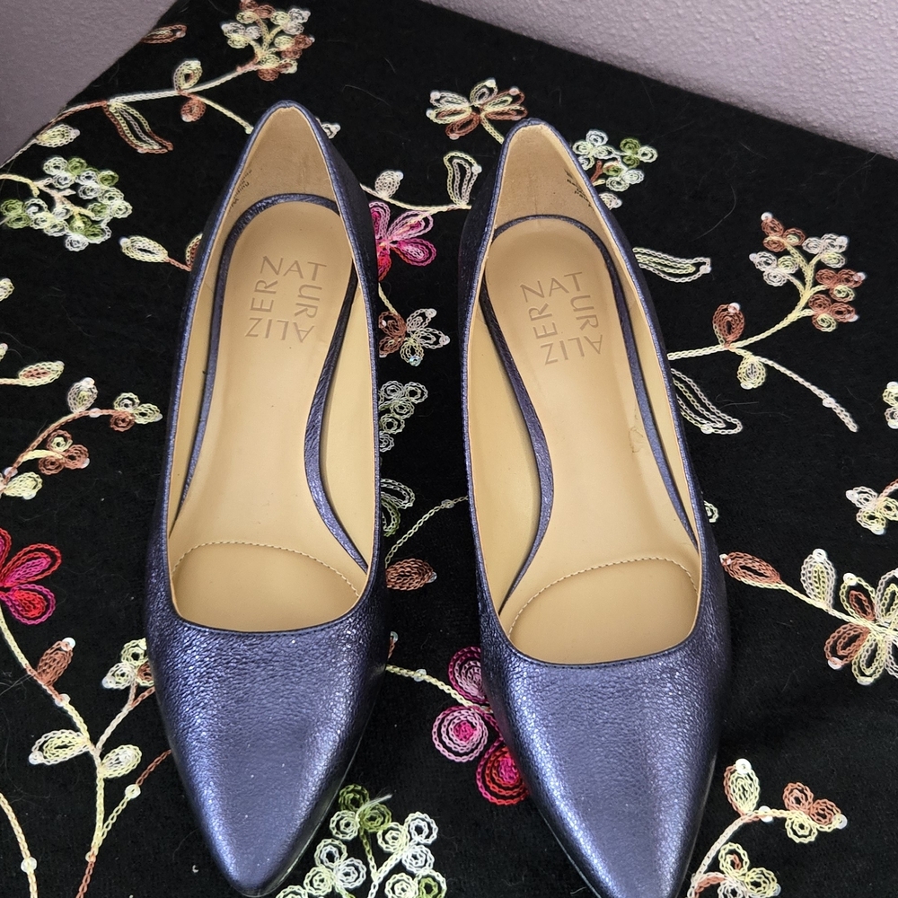 Naturalizer Women's Metallic Blue Kitten Heels 6N